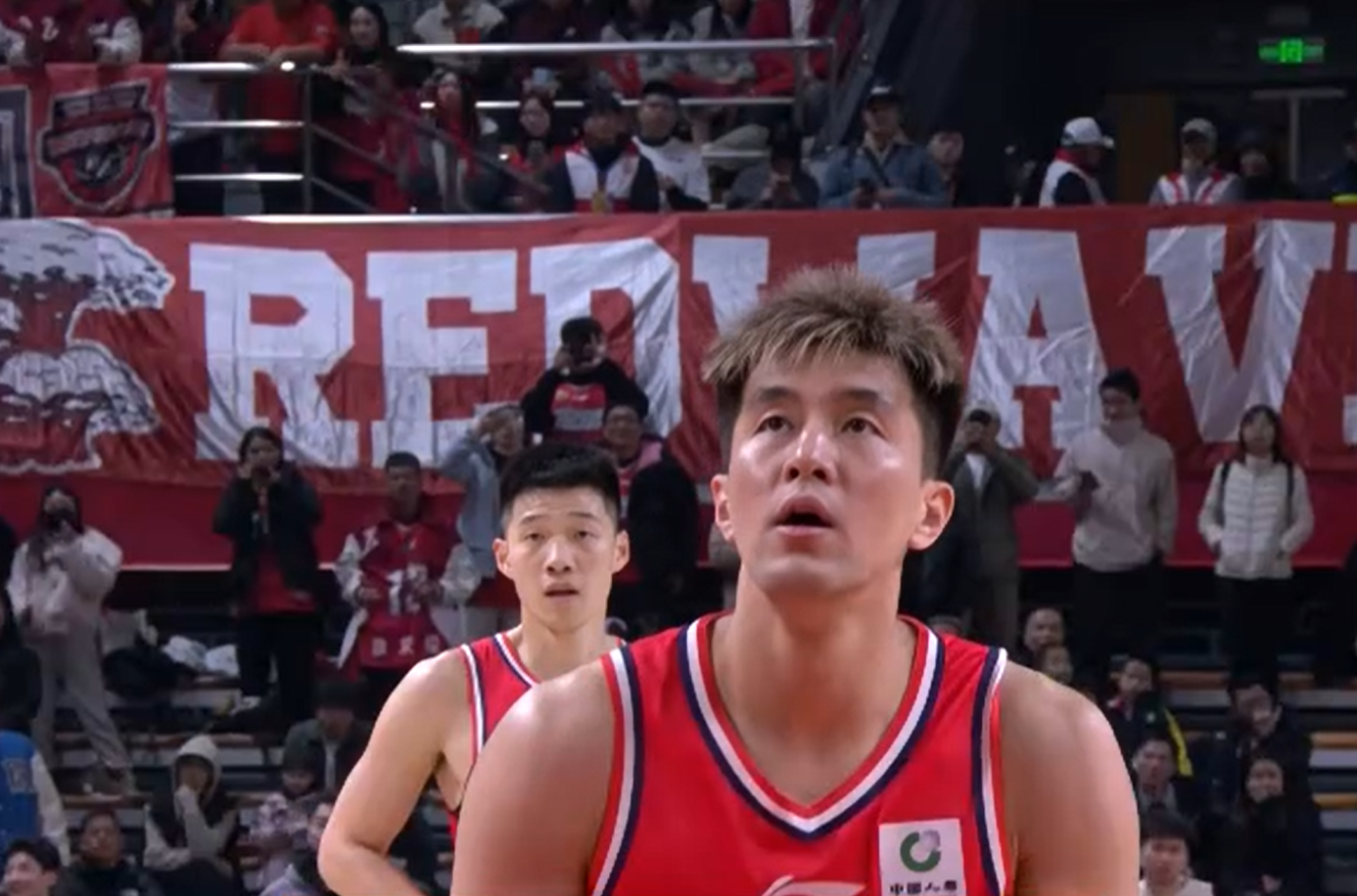 leyu乐鱼体育-突发!郭艾伦受到重伤,被担架送往医院,恐赛季报销