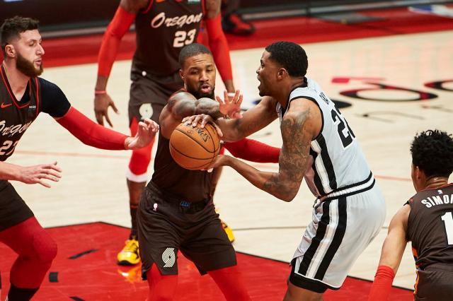 leyu乐鱼体育-24小时内连克湖人马刺 西部争六开拓者手握主动权